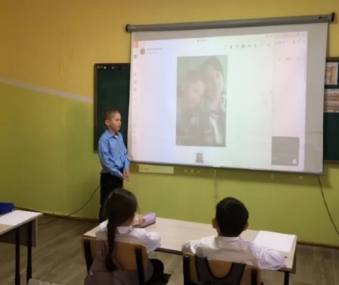 Қыркүйек айының 3-ші жексенбісі - Ана күніне арналған "Ана, өмірде барлығы өзіңнен басталады" сынып сағаты.
