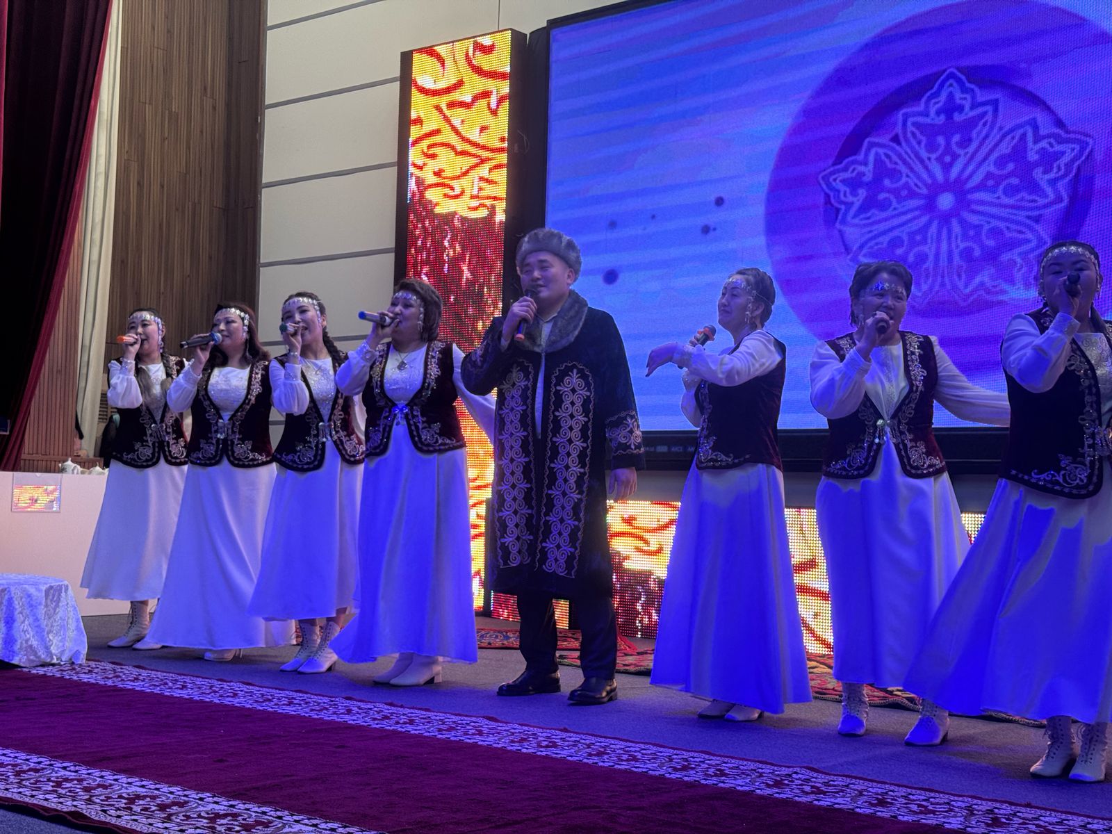 Районный конкурс «Дәстүрімнің балқаймағы - әжелер» семья «Қазына» .