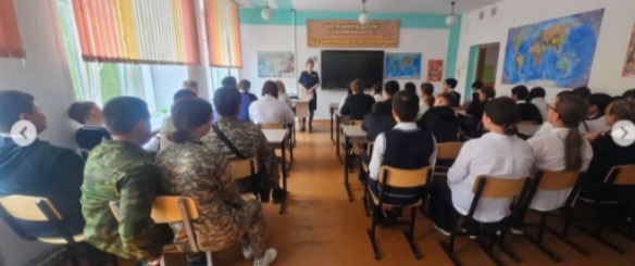 Тематическая встреча с опероуполномоченным ОКП ОП Глубоковского района капитаном полиции Багдаулетовой К.Б. и учащимися.